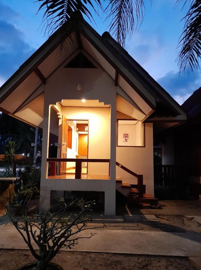 Phuphat Beach Resort Khanom Exteriör bild