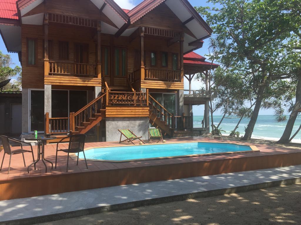 Phuphat Beach Resort Khanom Exteriör bild