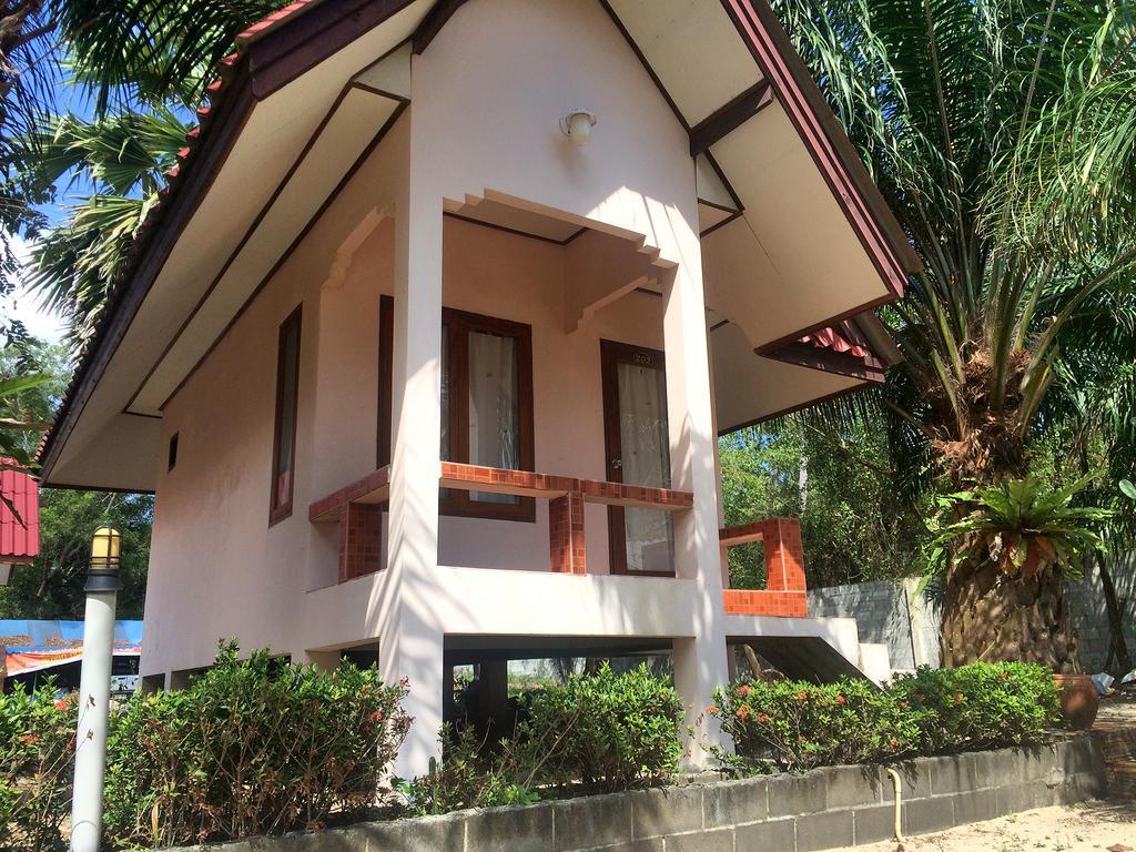Phuphat Beach Resort Khanom Exteriör bild