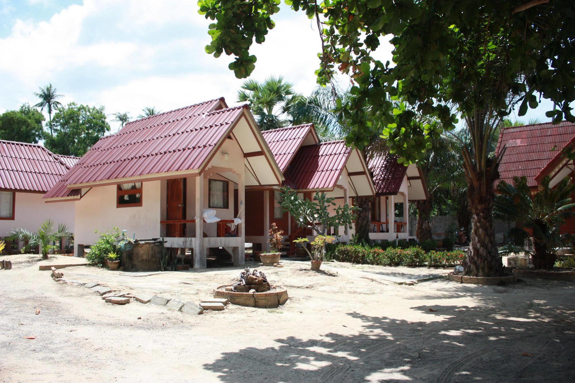 Phuphat Beach Resort Khanom Exteriör bild