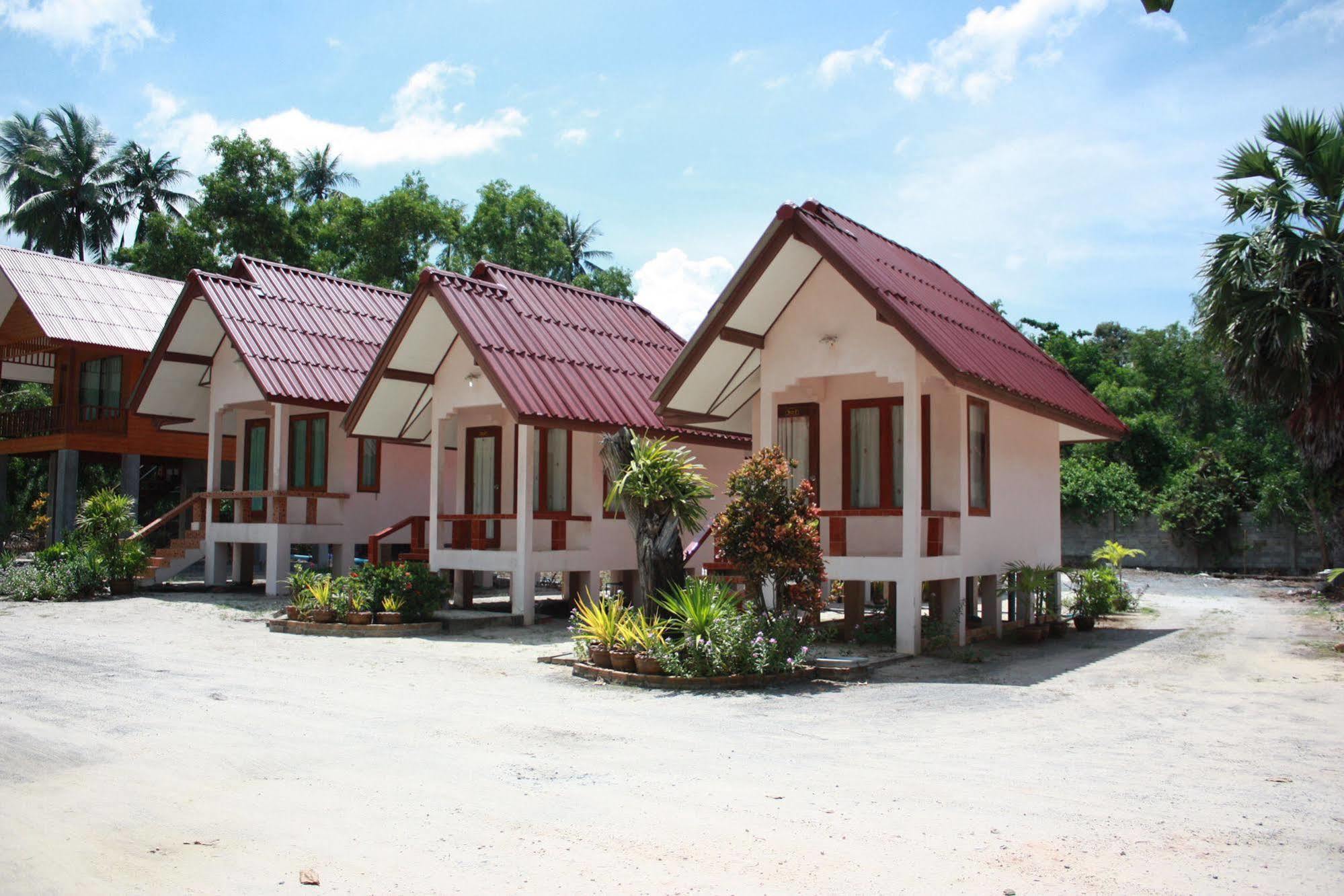 Phuphat Beach Resort Khanom Exteriör bild