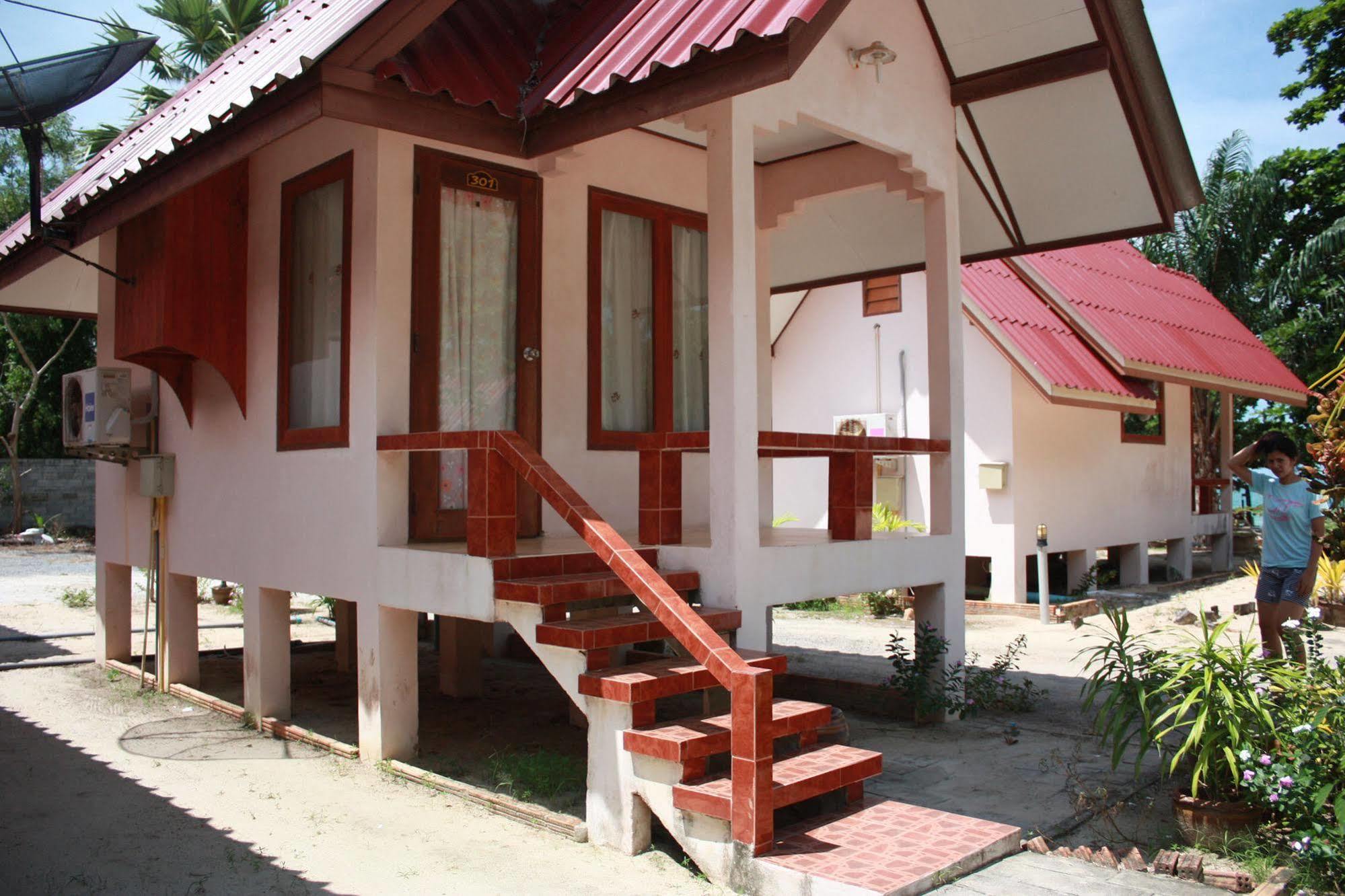 Phuphat Beach Resort Khanom Exteriör bild
